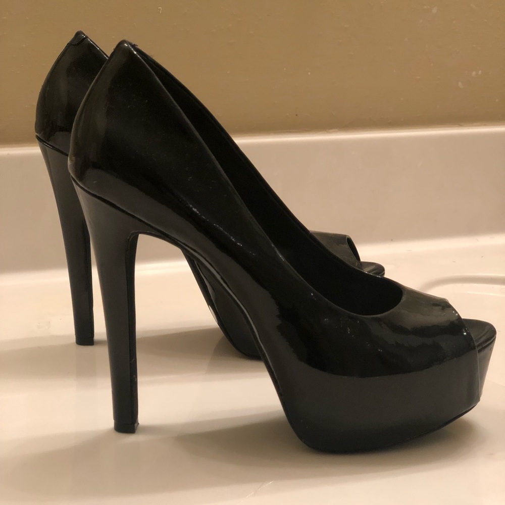 Black JS pumps